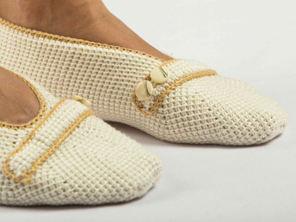 Beige-caramel slipper